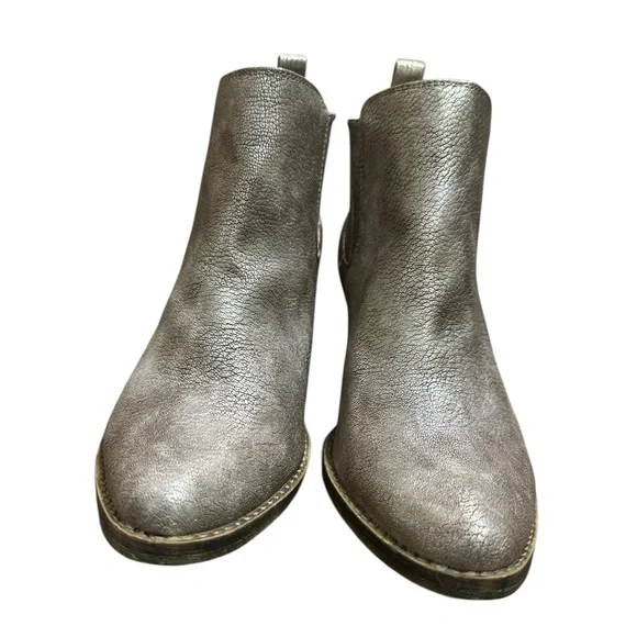 Very Volatile Gold Metallic Western Motivate Heeled Ankle Bootie - Picture 3 of 11